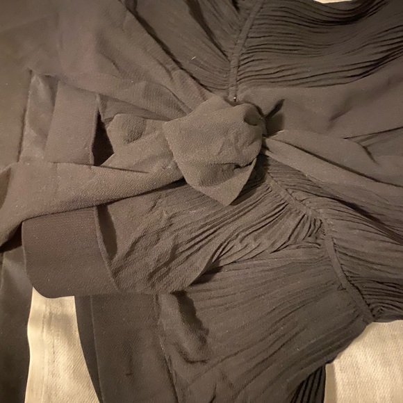 Black plunging neck peplum top NEW W TAGS - Picture 2 of 6